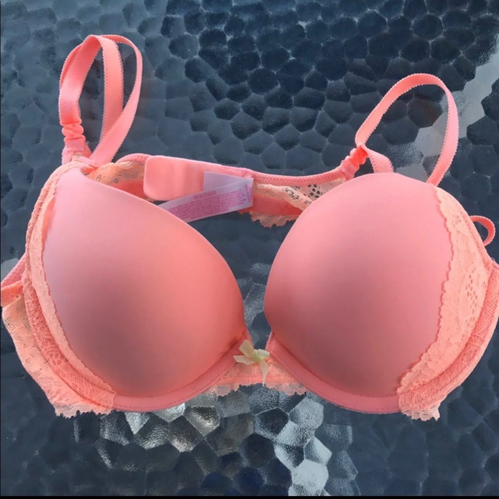 Victoria’s Secret peach bra 34B